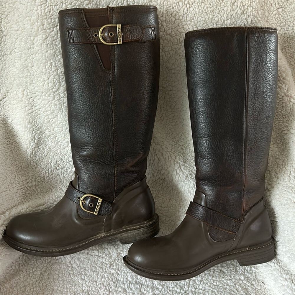 BOGS Women’s size 8 tall leather boot. Excellent condition.